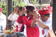 Sembah Bhakti di Luhur Batukau, Bupati Sanjaya Ajak Jajaran Berperan Merawat Pertiwi Sembah Bhakti
