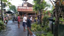 Jelang Peringatan HUT Ke-235 Tahun Kota Denpasar, Desa Peguyangan Kaja Lakukan Kerja Bakti Serentak Kerja Bakti Serentak