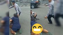Beredar Video Ibu-ibu Rebutan Hadiah Baju dari Presiden Sampai Jatuh Rebutan Baju Jokowi