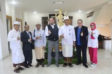 Dr. Eng Zdzislaw Polkowski Dosen University of Economy (WSG) Bydgoszcz Polandia Beri Kuliah Umum di Universitas Udayana feb unud