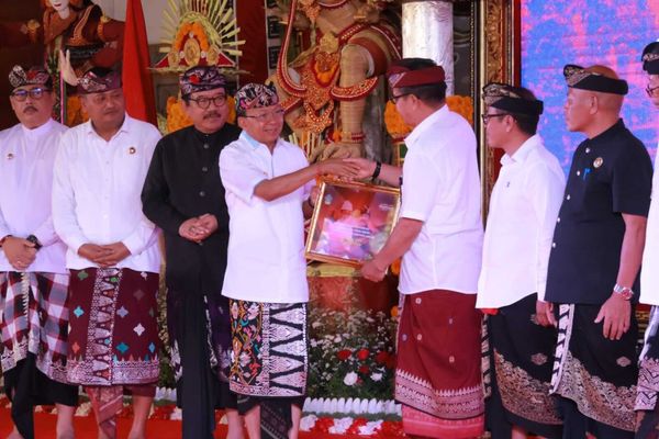 gubernur koster gianyar