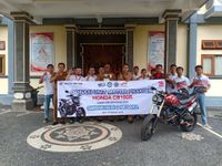 Edukasi Safety Riding ke SMKN 2 Negara Sekaligus Penyerahan Motor Praktek Siswa Safety Riding