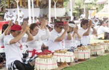 Hadiri Pujawali Pura Puseh Luhur Bedha, Bupati Sanjaya Apresiasi Sinergi Masyarakat dengan Pemerintah Pura Puseh Luhur Bedha