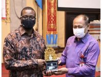 FH Unud Gelar Kuliah Umum dengan Topik Legal Education Writing Articles for Academic Purposes and Strategies for Developing Law Faculty in Society 5.0 Era fh unud