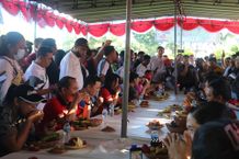 Lomba Makan Buah, Ajak Masyarakat Cintai Produk Lokal lomba makan buah
