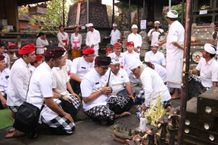 Bupati Tabanan Gelar Persembahyangan Bersama di Pura Batur Puri Singasana Bupati Tabanan