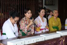 Ayu Kristi Arya Wibawa Buka Pelatihan Membuat Banten di Banjar Merangi Kesiman Petilan Pelatihan Membuat Banten