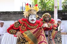 Wali Kota Jaya Negara Ngayah Nopeng di Banjar Punduh Kulit Peguyangan Kaja Walkot Jaya Negara
