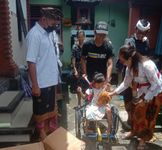Gadis Kecil Asal Kelurahan Peguyangan Terima Bantuan Kursi Roda Adaktif terima bantuan