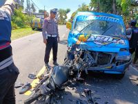 Ambil Haluan Terlalu Kanan, Motor Tabrak Mobil Tewaskan Satu Orang Kecelakaan Lalu Lintas