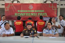 Kejari Denpasar Tetapkan Sejumlah Tersangka Terkait KTP Palsu untuk WNA di Bali KTP Palsu
