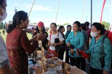 Ketua TP PKK Denpasar Sagung Antari Jaya Negara Hadiri Pasar Rakyat Tim Penggerak Provinsi Bali Pasar Rakyat