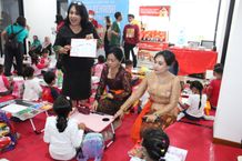 Ketua TP PKK Denpasar Sagung Antari Jaya Negara Hadiri Lomba Mewarnai di Bintang Supermaket Lomba Mewarnai