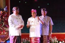 Gubernur Wayan Koster dan Wagub Cok Ace Tutup Bulan Bahasa Bali V Tahun 2023 Tutup Bulan Bahasa Bali V