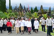 Presiden Joko Widodo Didampingi Gubernur Koster Resmikan Fasilitas Kawasan Suci Pura Agung Besakih Peresmian Fasilitas