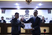 I Wayan Gayun Widharma Raih Predikat Cumlaude pada Program Studi Doktor FEB Unud unud