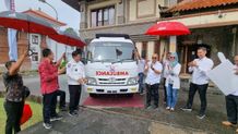 Bupati Sedana Arta Terima CSR 1 Unit Ambulance dari Agung Automall Toyota Ambulance Toyota
