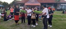 Kelurahan Panjer Bagikan Bibit Tanaman ke Kader PKK Bibit Tanaman