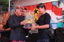 Sekda Alit Wiradana Serahkan Piala Bergilir Wali Kota Lomba Ogoh-ogoh Mini, Sketsa dan Tapel Ogoh-ogoh ST. Dharma Yowana Banjar Anggarkasih Sanur Lomba ogoh-ogoh