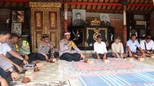 Silaturahmi ‘Jumat Curhat’ di Puri Gede Belayu, Kapolres Tabanan Tekankan Persatuan dan Kesatuan Bangsa Puri Gede Belayu
