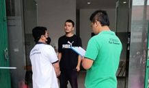 Pemilahan Sampah Berbasis Sumber, DLHK Lakukan Sosialisasi Secara Door To Door Pemilahan Sampah Berbasis Sumber
