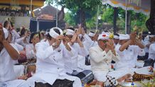Wawali Arya Wibawa Hadiri Pujawali di Pura Tambang Badung Hadiri Pujawali