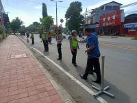 Parkir Sembarangan, Depan Pasar Banyuasri Dipasang Tali Larangan Parkir larangan parkir