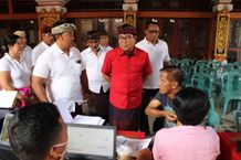 Wawali Arya Wibawa Tinjau Pelaksanaan Vaksin Booster di Banjar Tanjungbungkak Kelod Vaksinasi
