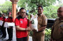 Wali Kota Jaya Negara Serahkan Penyaluran Cadangan Pangan Pemerintah Tahun 2023 Penyaluran Cadangan Pangan