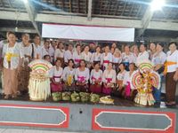 Puluhan Orang PKK Kelurahan Penatih Ikuti Pelatihan Membuat Banten Suci, Saji, Pregembal dan Bebangkit Pelatihan Membuat Banten
