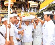 Gubernur Wayan Koster Laksanakan Persembahyangan Puncak Karya Ida Bhatara Turun Kabeh di Pura Agung Besakih Laksanakan Persembahyangan