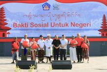 Gelar Bakti Sosial Untuk Negeri, Gubernur Wayan Koster Bersama Kejati Bali Salurkan Seribu Paket Sembako Bakti Sosial Untuk Negeri