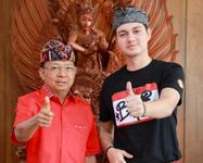 Gubernur Koster Ajak Masyarakat Bali Dukung Nyoman Paul di Indonesian Idol 2023 Dukung Nyoman Paul