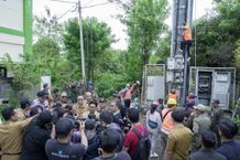 Tim Yustisi Badung Bongkar Tower Tidak Berizin, Sekda Adi Arnawa Pantau Pembongkaran Satu Tower di Jimbaran Tower