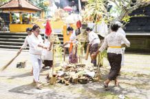 Pujawali Pura Dalem Belembong dan Pura Maha Widya Saraswati Universitas Udayana Kampus Jimbaran Unud