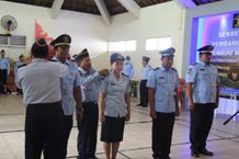 Kalapas Tabanan Sematkan Tanda Kenaikan Pangkat Bagi Enam Pegawai Lapas Tabanan