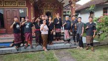 Dukung Para Seniman Tabanan, Kade Yuliawan Apresiasi Kiprah Dalang Milenial Dalang Wayang Kulit