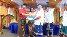 Lestarikan Budaya, Bupati Tamba Kukuhkan Sekaa Gong Desa Gumbrih Gumbrih