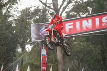 Crosser Astra Honda Tapaki Podium Tertinggi Balap Pembuka Kejurnas Motocross 2023 Motocross