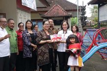 Bunda PAUD Tabanan Kembali Bagikan PMT dan APE Bagi Siswa PAUD dan TK PAUD