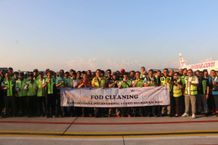 Bandara I Gusti Ngurah Rai Laksanakan FOD Cleaning untuk Keselamatan Penerbangan FOD Cleaning