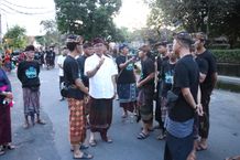 Persiapkan PKB Ke-45, Wali Kota Jaya Negara Tinjau dan Serahkan Uang Pembinaan Untuk Duta Seni Peed Aye Kota Denpasar PKB