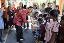 Kolaborasi Pemkot Denpasar dan Yayasan Bina Ilmu Korea Selatan Bantu Paket Perlengkapan Sekolah Bagi Anak Yatim Piatu Kolaborasi