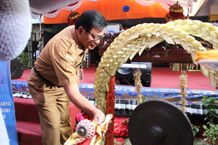 Sekda Alit Wiradana Hadiri dan Buka Pentas Seni XVI dan Bazzar di SD Cipta Dharma Pentas Seni