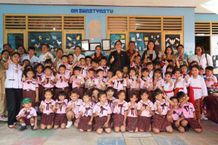 Kembali Beraksi, Rai Wahyuni Sanjaya Bagikan PMT dan APE untuk Ratusan Anak PAUD dan TK Tabanan Bunda PAUD