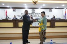 Analisis Pengaruh Pemberdayaan Masyarakat Antarkan Ni Nyoman Ayu Wiratini Raih Gelar Doktor FEB Unud Unud