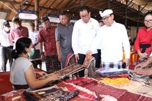 Wawali Arya Wibawa Hadiri Pameran Stand UMKM, Serangakaian HUT Desa Dangin Puri Kauh HUT Desa Dangin Puri Kauh