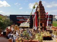 Melaspas Rumah Kebangsaan Satyam Eva Jayate dengan Tirta dari 45 Pura dan Mata Air Seantero Nusantara KMHDI