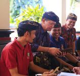 Bupati Suwirta Tinjau Kegiatan Bakti Saraswati Saraswati