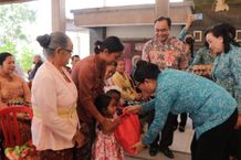 Curahkan Perhatian Ke Masyarakat, Rai Wahyuni Sanjaya Kembali Road Show Gelar Aksi Sosial di Selemadeg Road Show Aksi Sosial